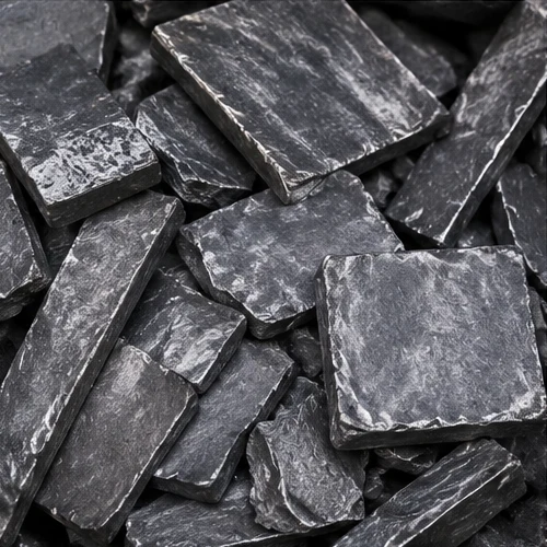Mat koyu gri kurşun hurda ve külçe parçaları